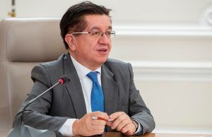 Dos robots y reactivos para enfrentar el COVID-19 Ministro de Salud Fernando Ruiz - Fórmula Médica