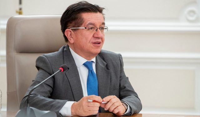 Ministro de Salud Fernando Ruiz - Fórmula Médica