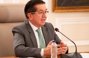 El Ministro de salud, anuncia cómo será el proceso de vacunación en 2021 Ministro de Salud y Proteccion Social Fernando Ruiz - Fórmula Médica