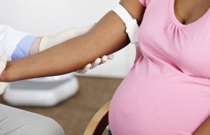 El Ministro de Salud llama la atención de madres gestantes, niños, niñas y adolescentes Mujeres gestantes - Fórmula Médica