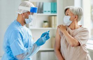Vacunación en adultos mayores Vacunación en adultos mayores - Fórmula Médica