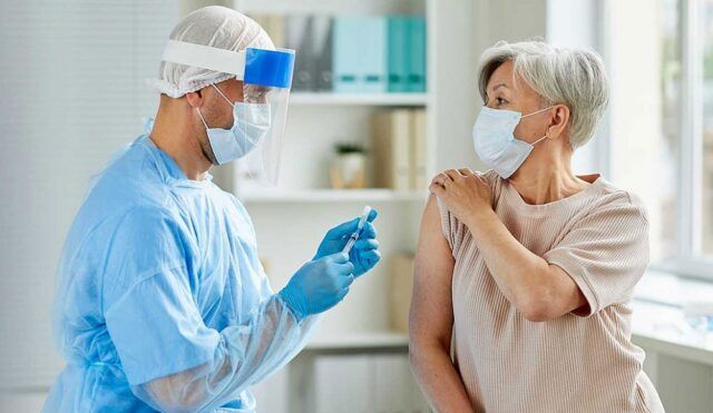 Vacunación en adultos mayores - Fórmula Médica Vacunación en adultos mayores - Fórmula Médica