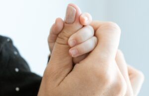 ¡Cuidado papás! La artritis también puede presentarse en los niños Artritis idiopática - Fórmula Médica