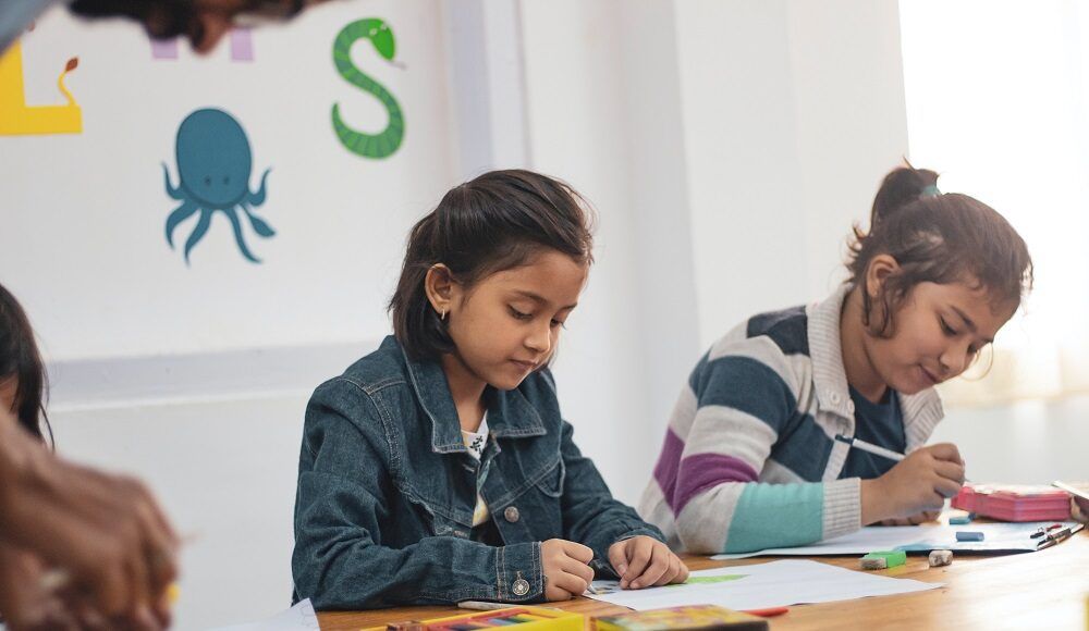 Niños a la escuela - Fórmula Médica Niños a la escuela - Fórmula Médica