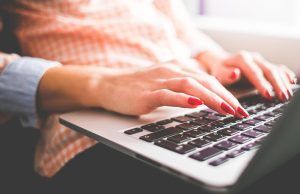 Más mujeres colombianas están confiando en la virtualidad para acceder al ginecólogo Ginecología - Fórmula Médica