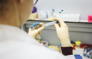 6 puntos que debe conocer sobre la prueba PCR con saliva Pruebas PCR con saliva - Fórmula Médica