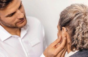 Hasta 7 de cada 10 adultos mayores podrían tener afecciones auditivas en colombia Afecciones auditivas - Fórmula Médica