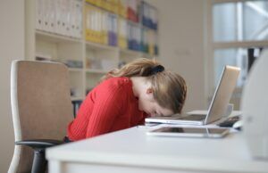 Claves para identificar y prevenir el agotamiento Agotamiento - Fórmula Médica