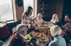 4 tips para que las personas con pérdida auditiva disfruten de estas festividades Problemas auditivos - Fórmula Médica
