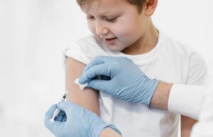 Los menores de edad también deben vacunarse contra el COVID-19 Vacunas COVID-19 en niños - Fórmula Médica