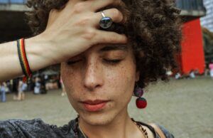 Tienes mareos y sientes que el mundo gira a tu alrededor, puede ser vértigo Vértigo - Fórmula Médica