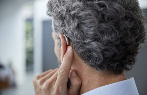 Tres consejos para sacar el máximo provecho a los dispositivos de ayuda auditiva Dispositivos de ayuda auditiva - Fórmula Médica