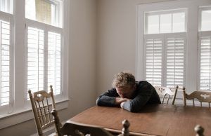 Desafíos y estrategias para cuidar la salud mental en el trabajo Salud mental - Fórmula Médica