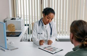 Señales tempranas del cáncer de colon que podrían salvarle la vida Cáncer de colon - Fórmula Médica