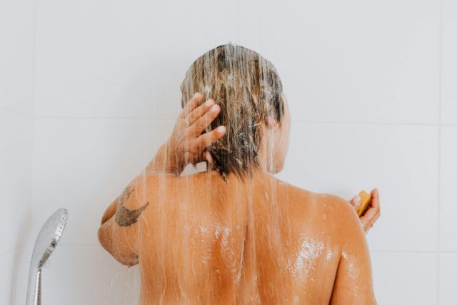 Lavarse el cabello - Fórmula Médica Lavarse el cabello - Fórmula Médica
