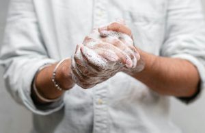 El lavado de manos reduce hasta en un 50% la incidencia de enfermedades respiratorias y gastrointestinales Lavado de manos - Fórmula Médica