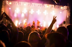 ¿Qué tanto pueden afectar los conciertos y eventos masivos a la audición de los jóvenes? Audición de los jóvenes - Fórmula Médica