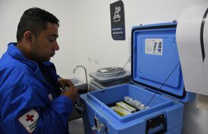 La Cruz Roja Seccional Cundinamarca y Bogotá brinda recomendaciones de vacunación ante alerta por brote de fiebre amarilla Vacunas contra la fiebre amarilla Cruz Roja Bogotá - Fórmula Médica