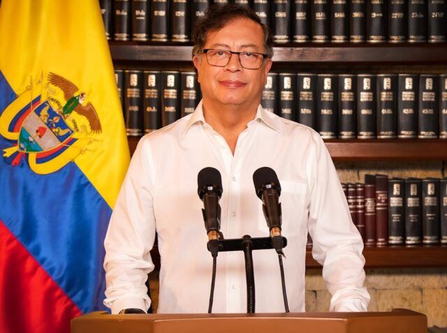 Presidente Gustavo Petro - Fórmula Médica Presidente Gustavo Petro - Fórmula Médica