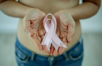 Tres formas de cuidar a quien vive con cáncer de mama Cáncer de mama - Fórmula Médica